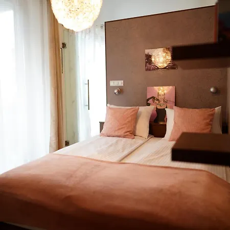 Hollywood Prestige Free Parking By Citybeat Daire Krakow